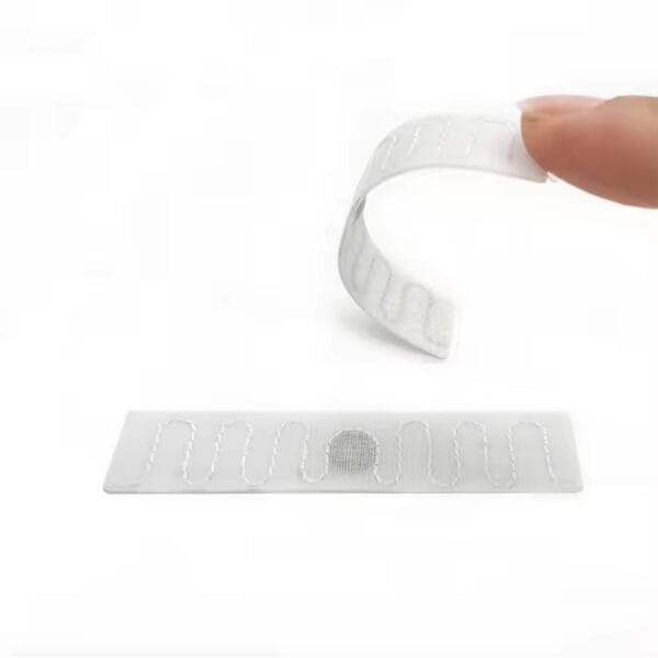 Etiquette de blanchisserie en silicone UHF pour le suivi des textiles